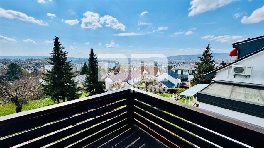 Teilsaniertes Traumhaus in begehrter Lage auf großem Grundstück mit Panoramablick - Ausblick auf Kassel 2 Balkon EG